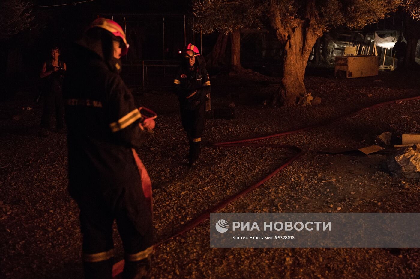 Последствия пожара в лагере мигрантов в Греции