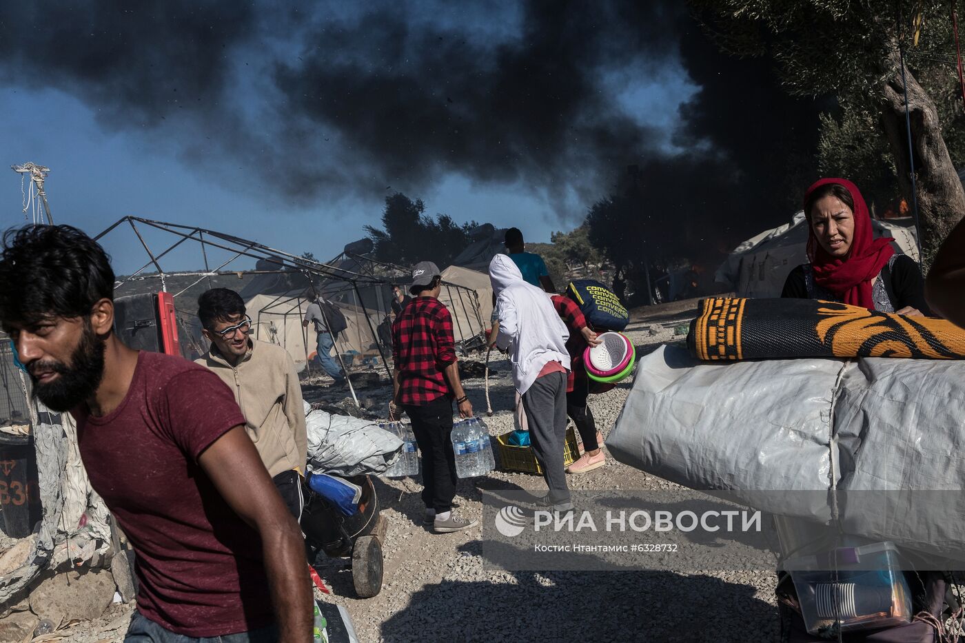 Последствия пожара в лагере мигрантов в Греции