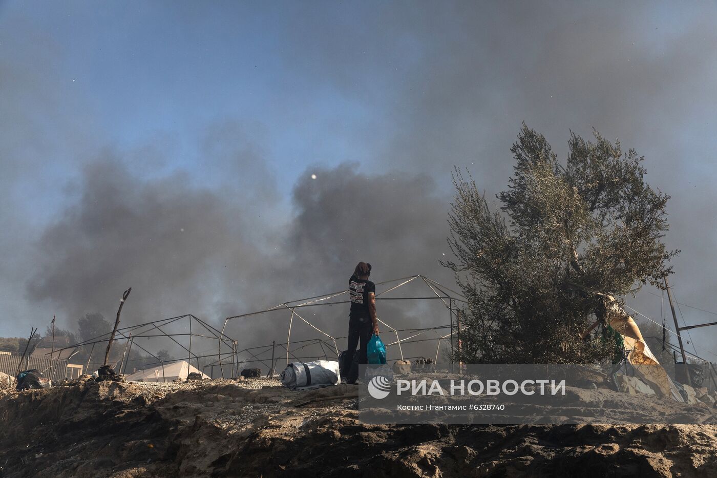 Последствия пожара в лагере мигрантов в Греции