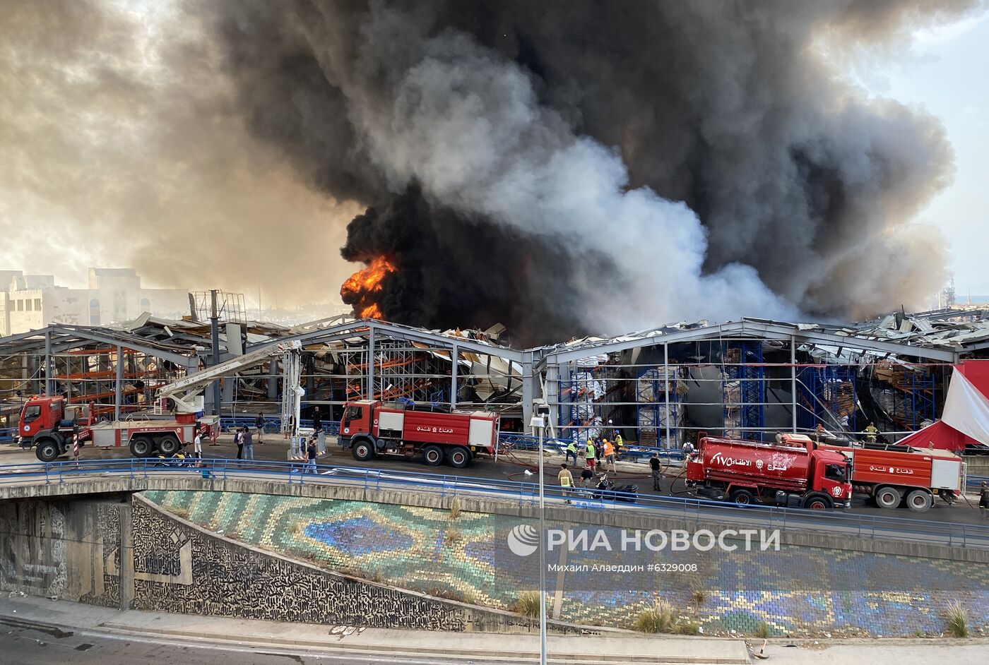 Сильный пожар произошел в порту Бейрута