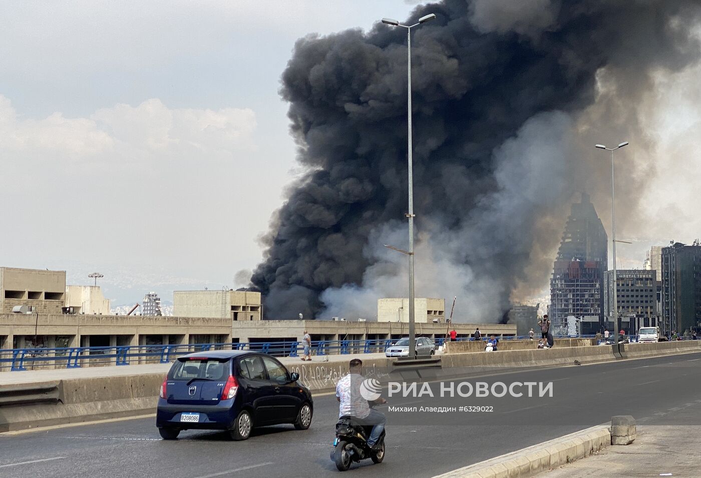 Сильный пожар произошел в порту Бейрута