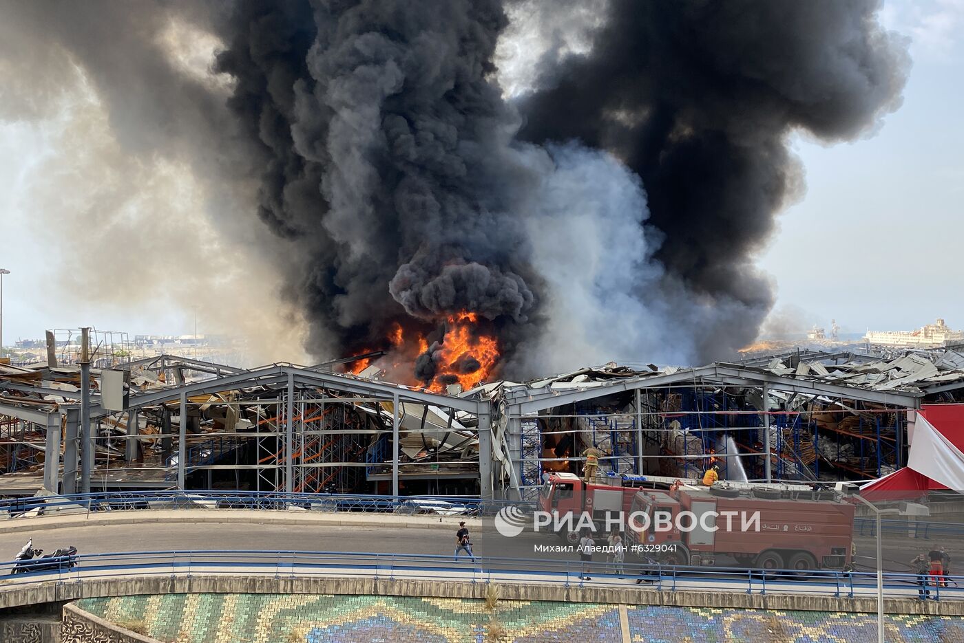 Сильный пожар произошел в порту Бейрута