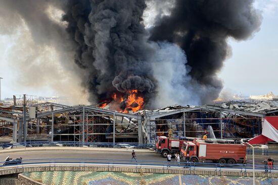Сильный пожар произошел в порту Бейрута