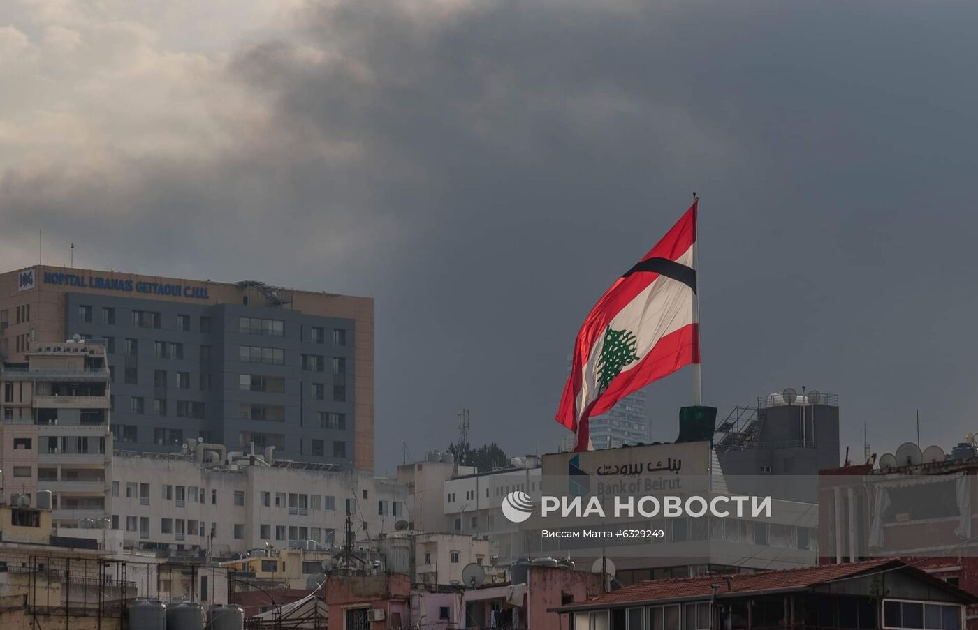 Сильный пожар произошел в порту Бейрута