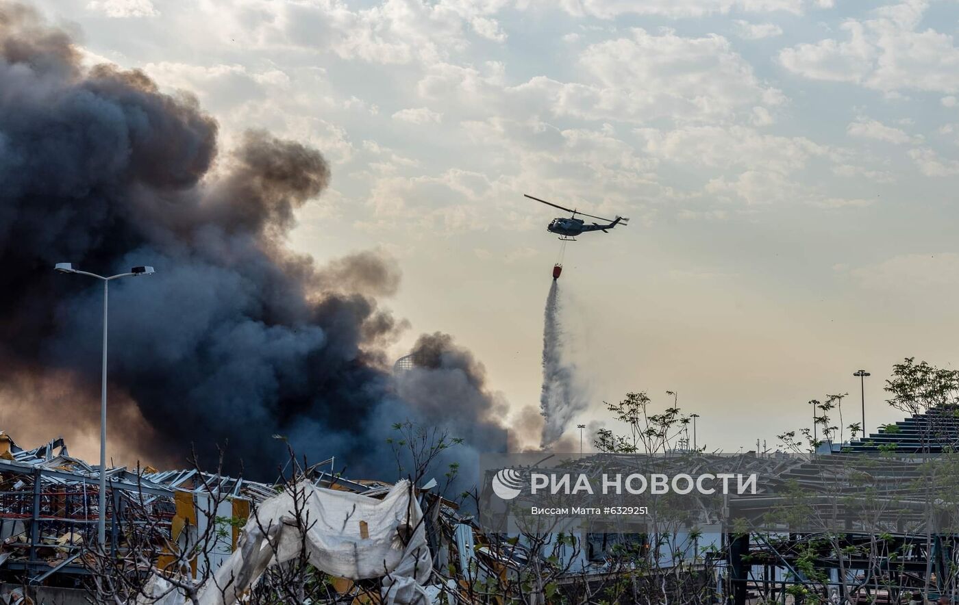 Сильный пожар произошел в порту Бейрута