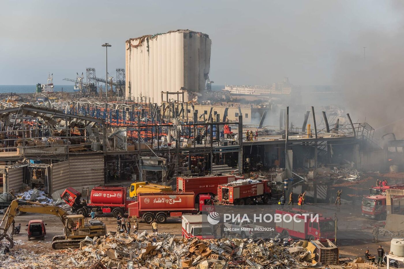 Сильный пожар произошел в порту Бейрута