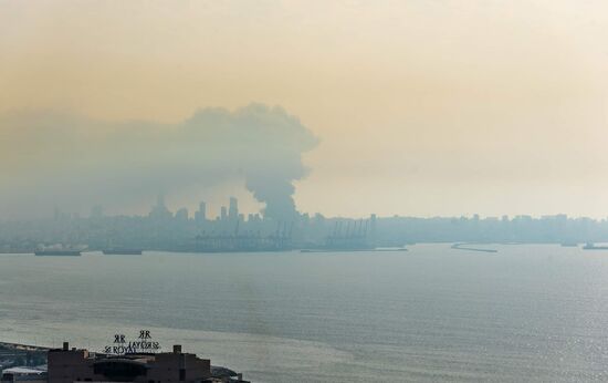 Сильный пожар произошел в порту Бейрута