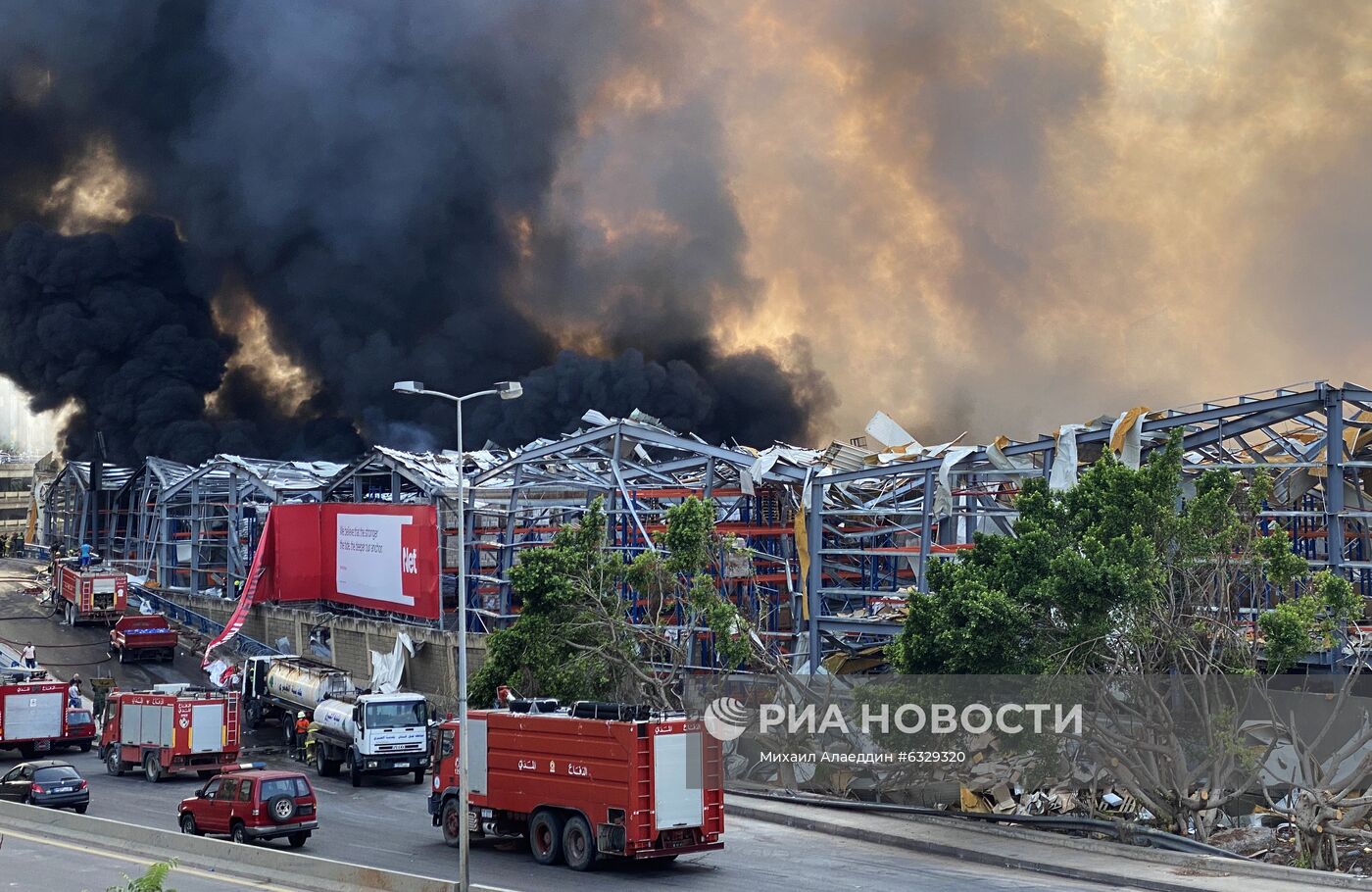 Сильный пожар произошел в порту Бейрута