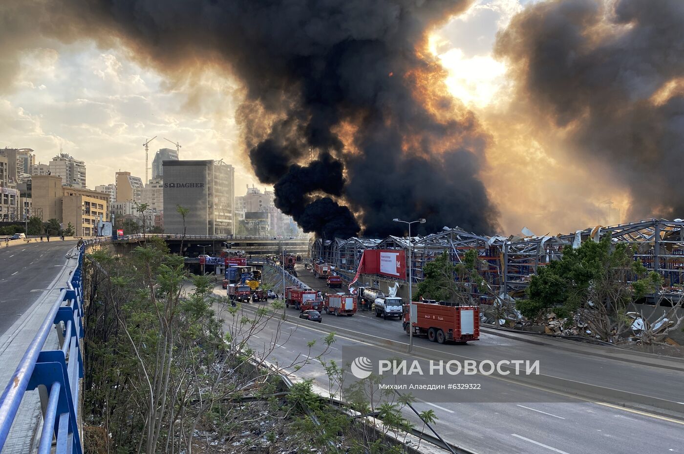 Сильный пожар произошел в порту Бейрута