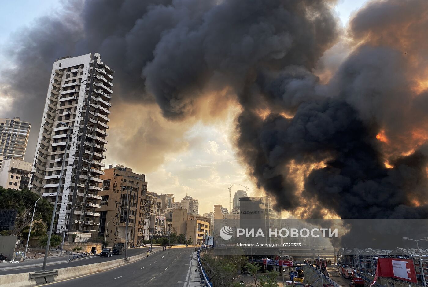 Сильный пожар произошел в порту Бейрута