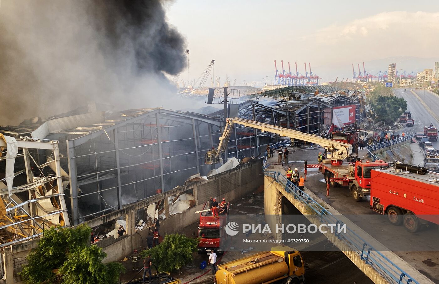 Сильный пожар произошел в порту Бейрута