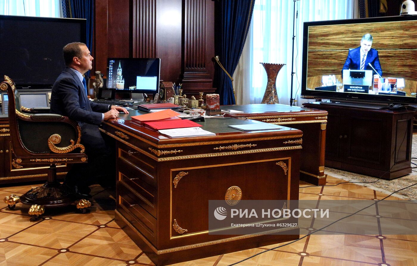 Заместитель председателя Совбеза РФ Д. Медведев встретился с главой РЖД О. Белозеровым