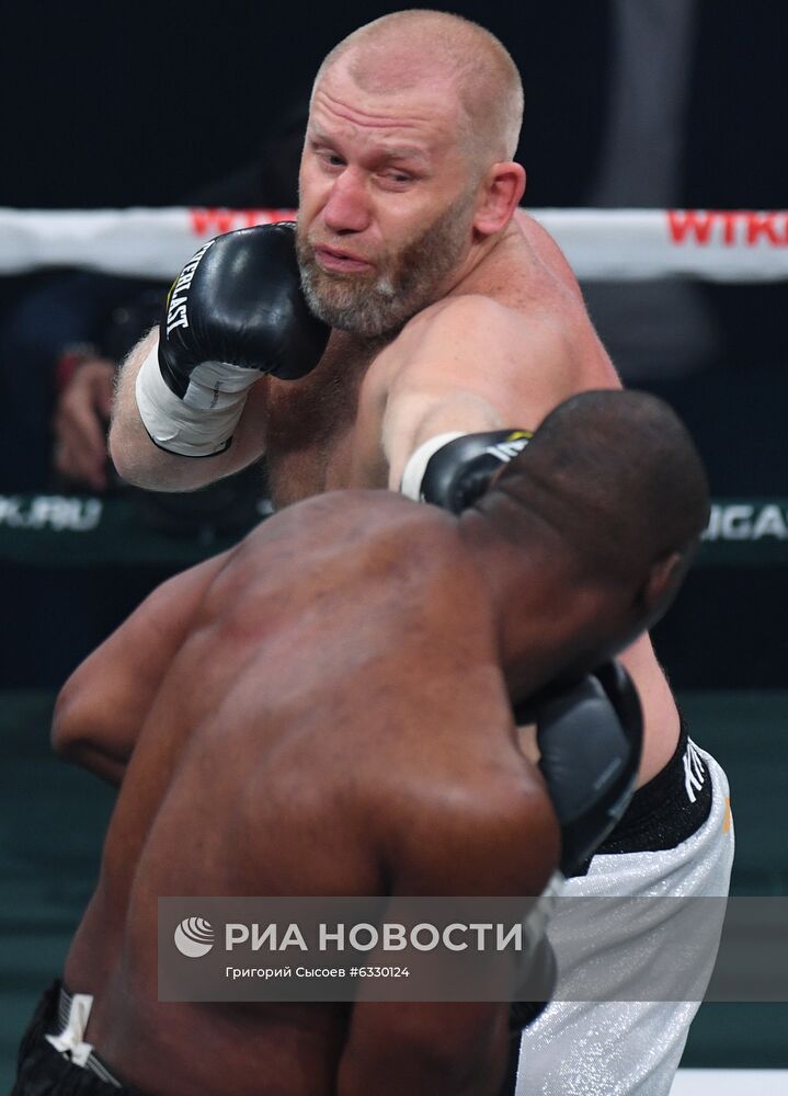 Бокс. Бой Ф. Чудинова и У. Садика