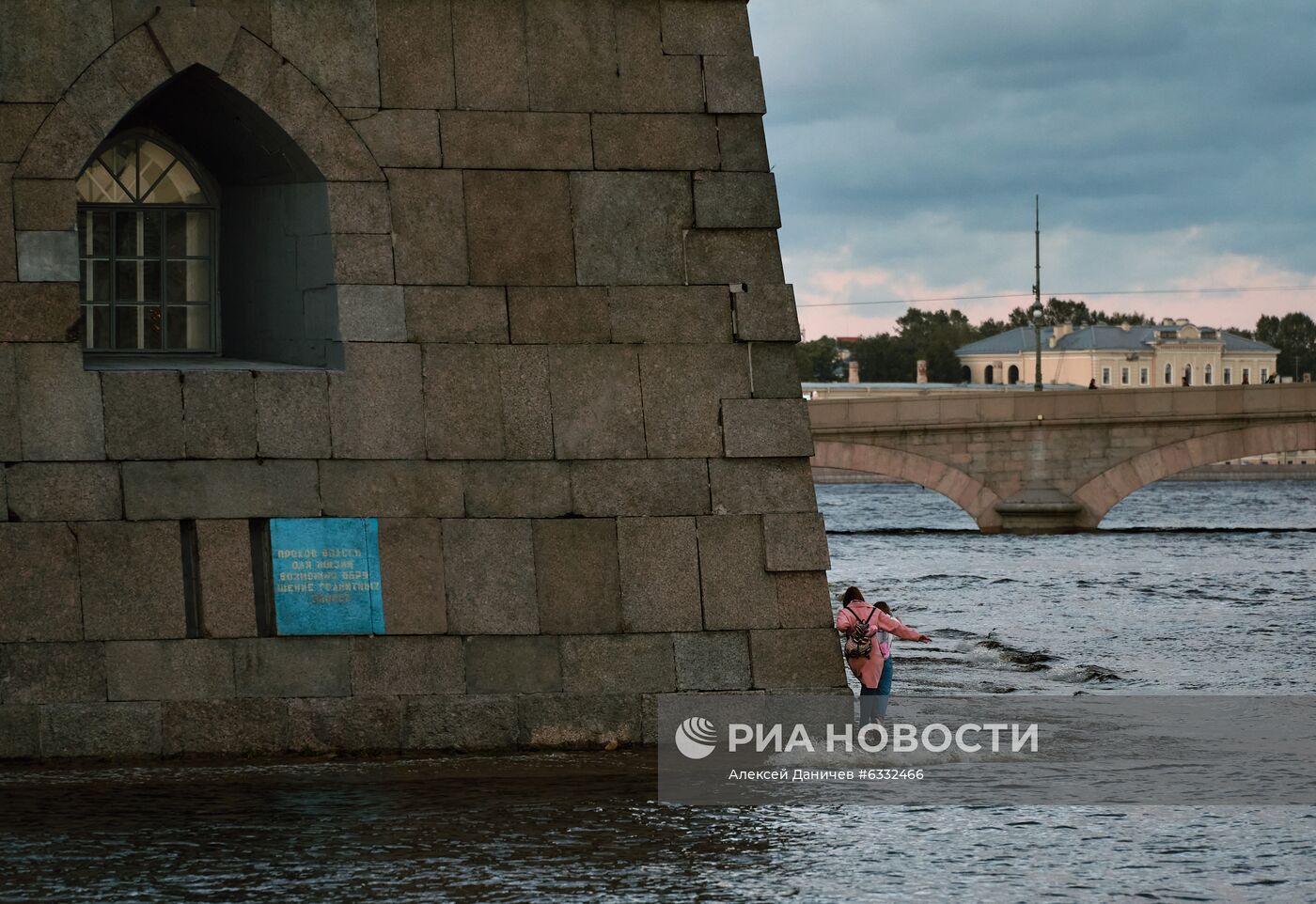 Поднятие уровня воды в Неве