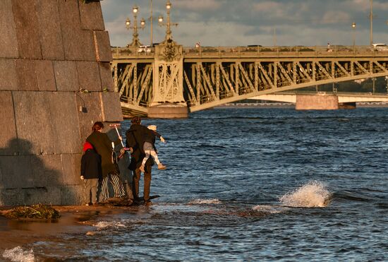 Поднятие уровня воды в Неве