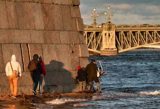 Поднятие уровня воды в Неве