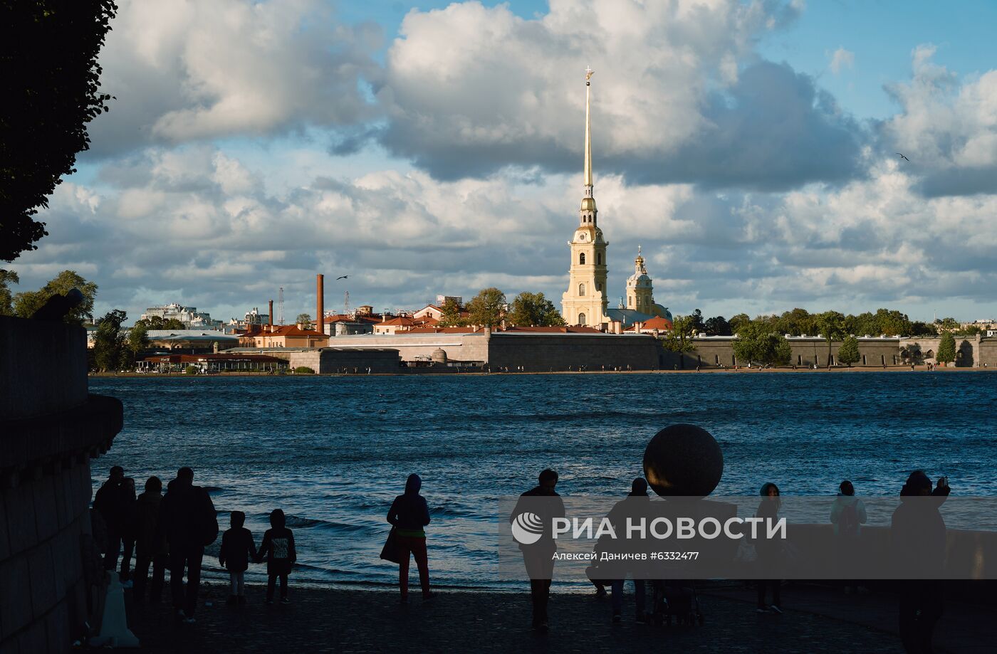 Поднятие уровня воды в Неве