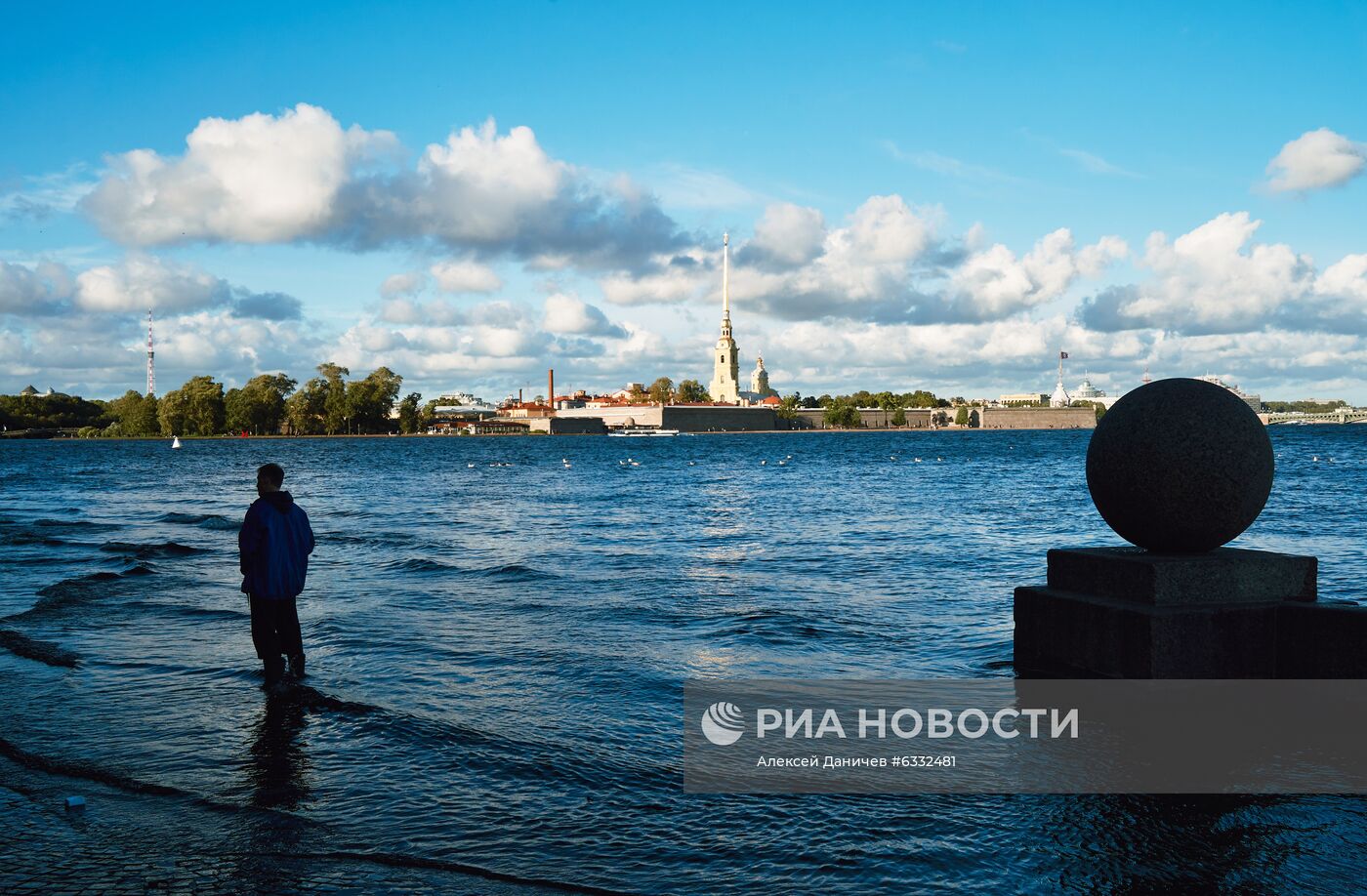 Поднятие уровня воды в Неве