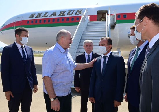 А. Лукашенко прибыл в Сочи на встречу с В. Путиным