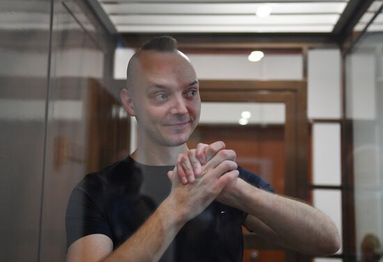 Рассмотрение апелляции на продление срока ареста журналиста И. Сафронова
