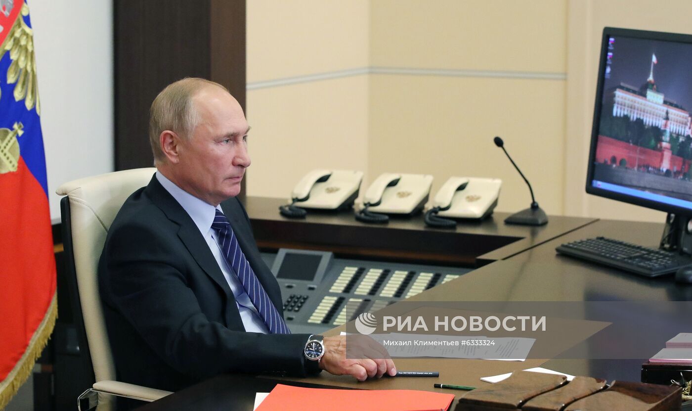 Президент РФ В. Путин открыл медицинские центры Минобороны для лечения пациентов с COVID-19