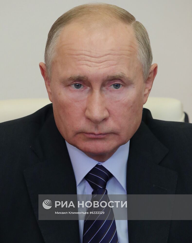 Президент РФ В. Путин открыл медицинские центры Минобороны для лечения пациентов с COVID-19