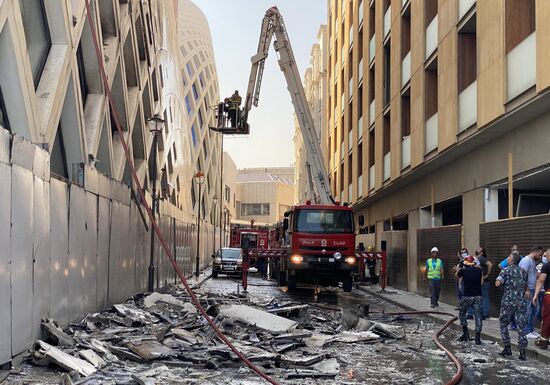 Пожар произошел в строящемся торговом центре в Бейруте