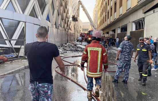Пожар произошел в строящемся торговом центре в Бейруте