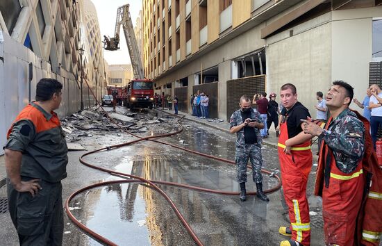 Пожар произошел в строящемся торговом центре Бейруте