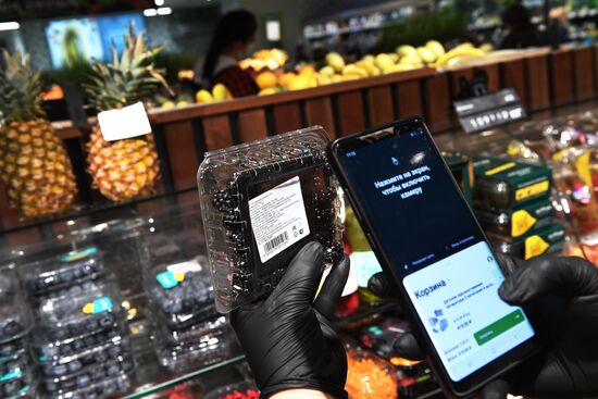X5 Retail Group запустила систему бесконтактных покупок в магазинах с помощью смартфона