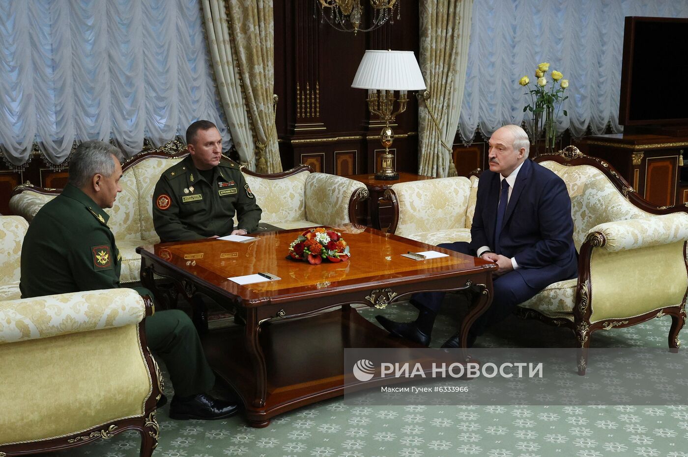 Встреча президента Белоруссии А. Лукашенко и министра обороны РФ С. Шойгу