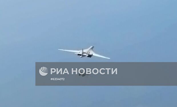 Стратегические ракетоносцы Ту-160 выполнили полет над Балтийским морем