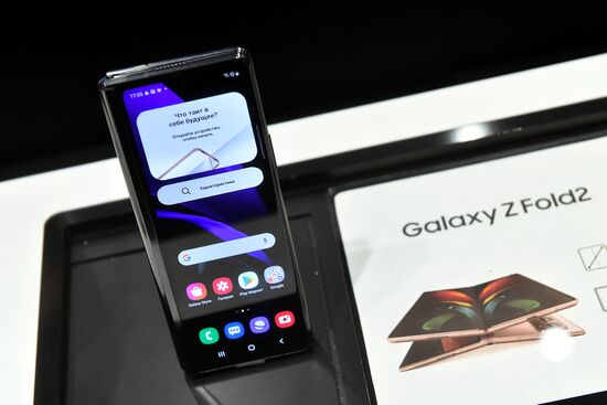 Новый смартфон с гибким экраном Samsung Galaxy Z Fold2