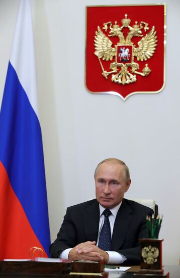 Рабочая встреча президента РФ В. Путина с советником по науке ОАО "ВПК "НПО машиностроения" Г. Ефремовым