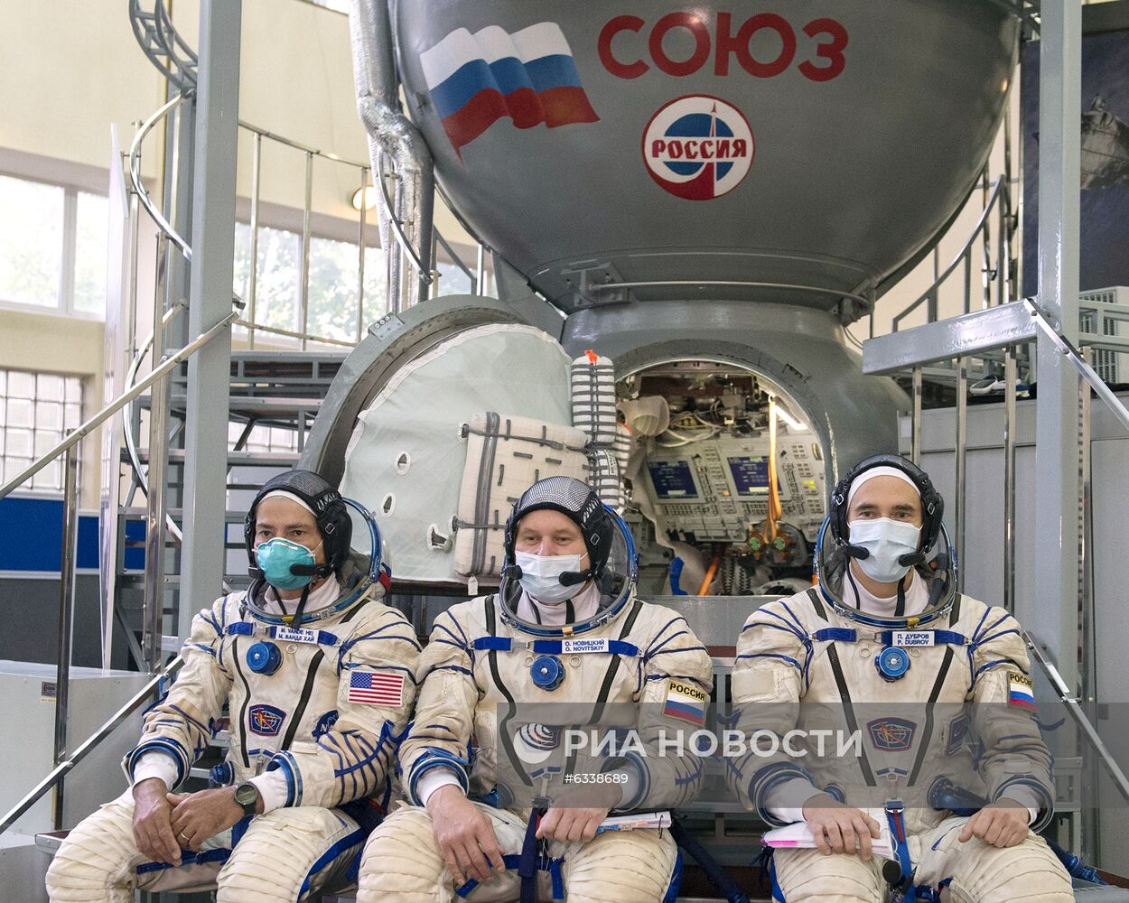 Экипажи МКС-64 приступили к сдаче комплексных тренировок