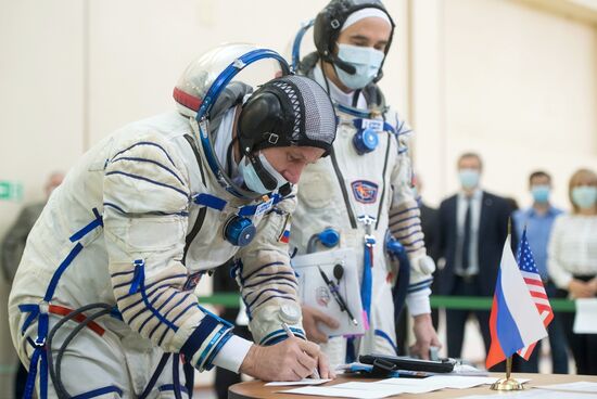 Экипажи МКС-64 приступили к сдаче комплексных тренировок
