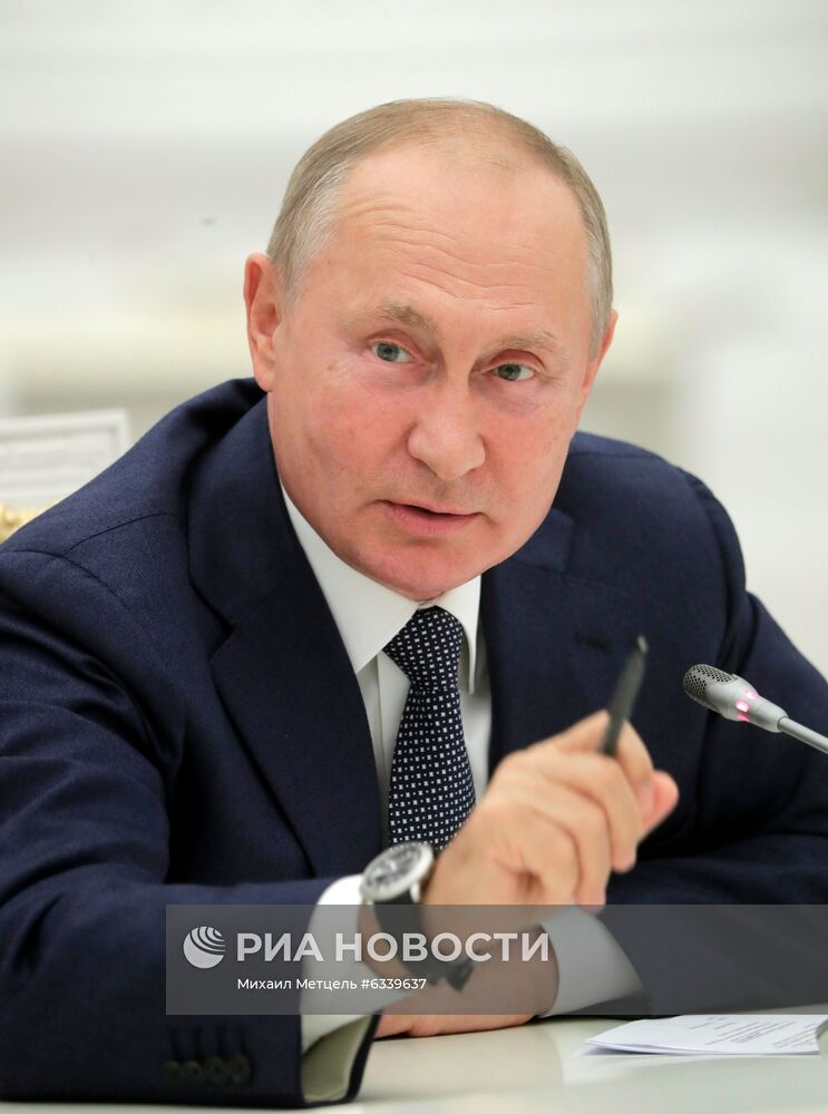 Президент РФ В. Путин встретился с работниками атомной отрасли