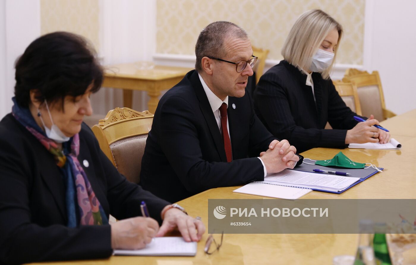 Встреча главы МИД РФ С. Лаврова с директором ВОЗ Х. Клюге 