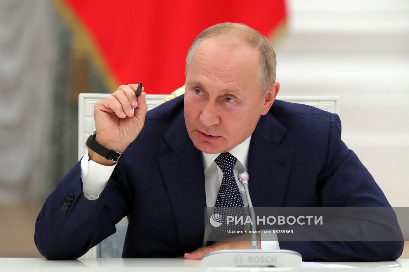 Президент РФ В. Путин встретился с работниками атомной отрасли