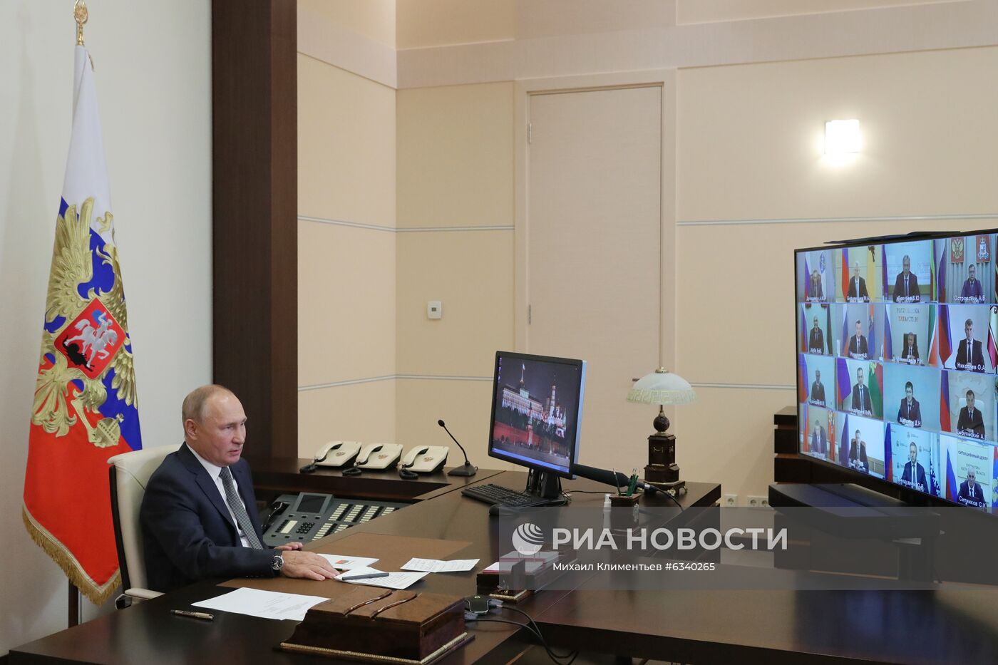 Президент РФ В. Путин провел встречу с избранными главами регионов