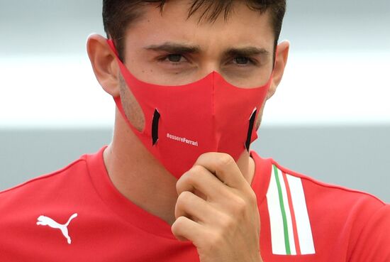 Подготовка к российскому этапу чемпионата мира по кольцевым автогонкам в классе "Формула-1"