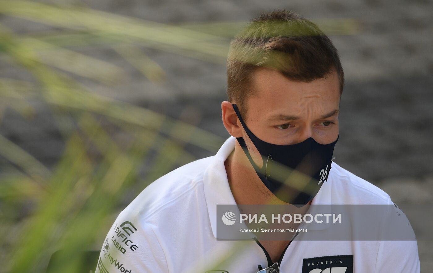 Подготовка к российскому этапу чемпионата мира по кольцевым автогонкам в классе "Формула-1"