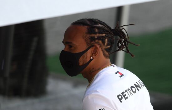 Подготовка к российскому этапу чемпионата мира по кольцевым автогонкам в классе "Формула-1"