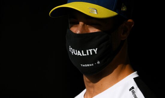 Подготовка к российскому этапу чемпионата мира по кольцевым автогонкам в классе "Формула-1"