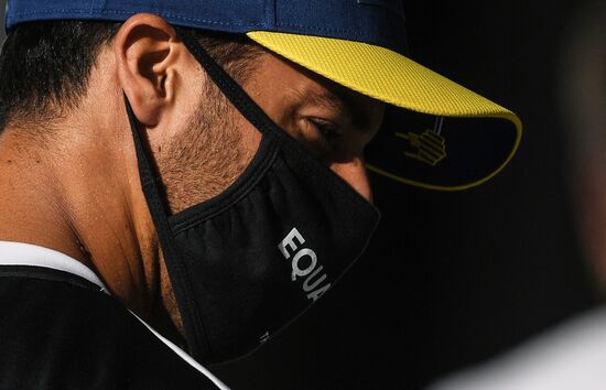 Подготовка к российскому этапу чемпионата мира по кольцевым автогонкам в классе "Формула-1"