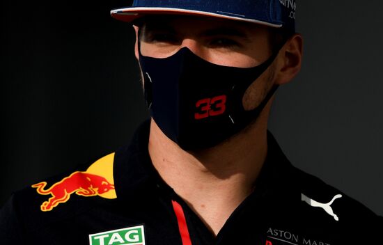 Подготовка к российскому этапу чемпионата мира по кольцевым автогонкам в классе "Формула-1"