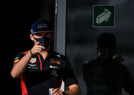 Подготовка к российскому этапу чемпионата мира по кольцевым автогонкам в классе "Формула-1"