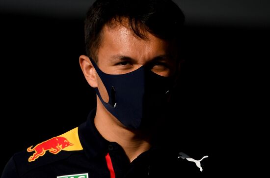 Подготовка к российскому этапу чемпионата мира по кольцевым автогонкам в классе "Формула-1"