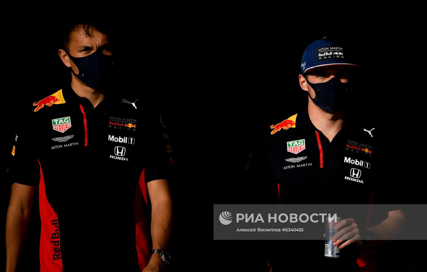 Подготовка к российскому этапу чемпионата мира по кольцевым автогонкам в классе "Формула-1"