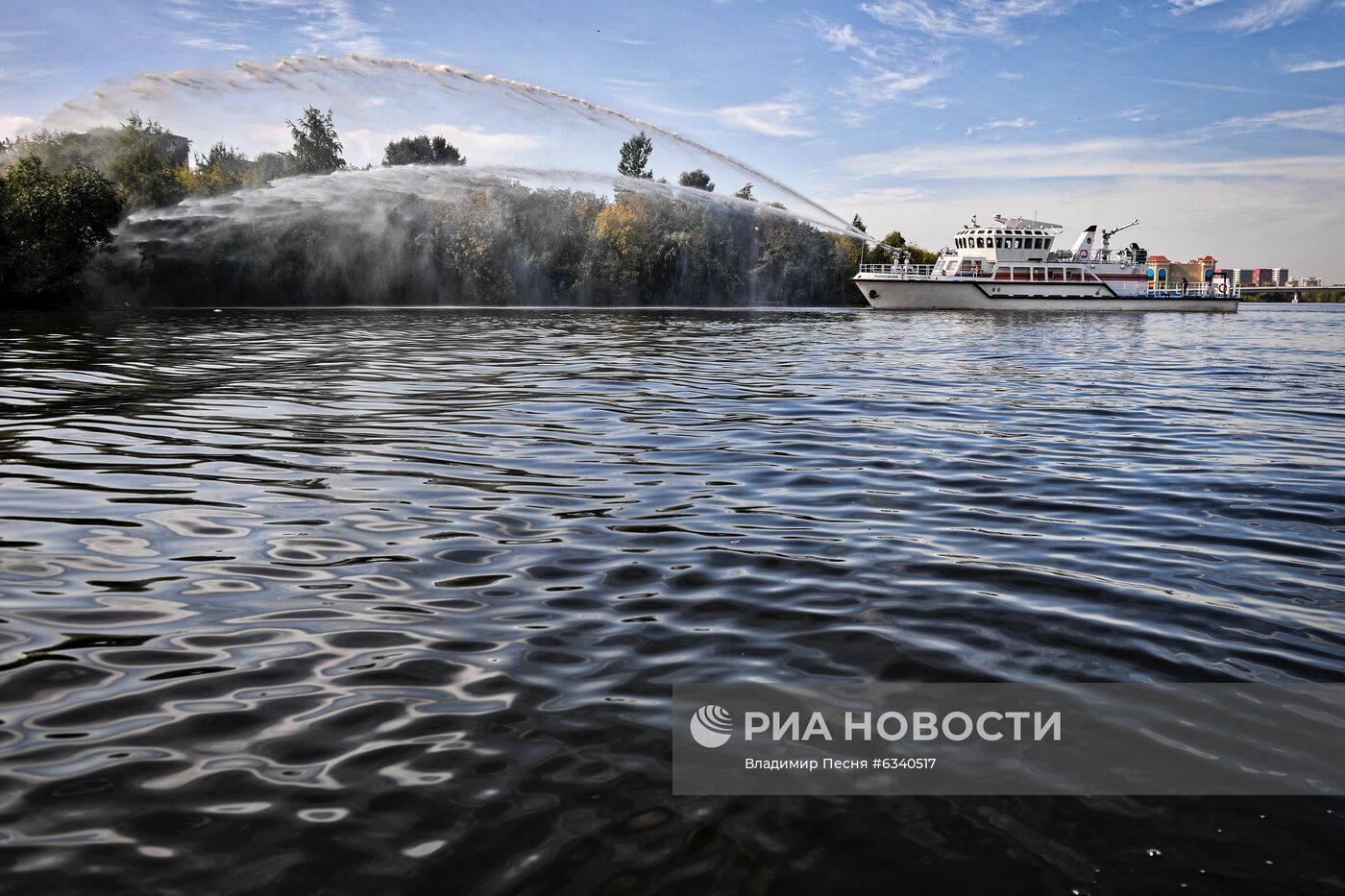 Пожарно-спасательный корабль "Полковник Чернышев"